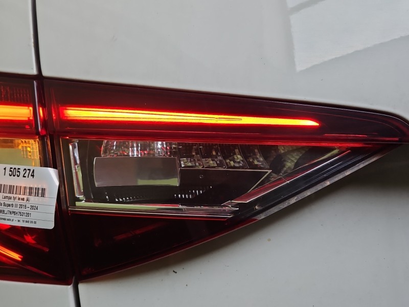 Lampa tył lewa Z KLAPY 15-19 Skoda Superb III kombi