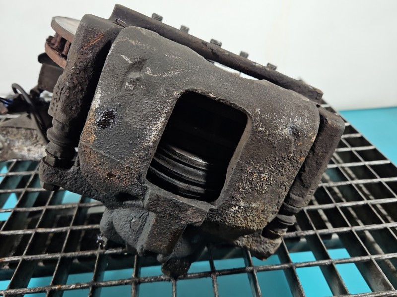 Zacisk przód lewy Dodge Caravan V 07-20 3.3 V6