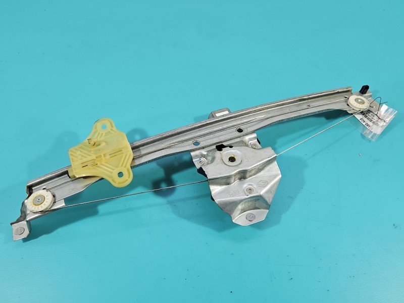 Podnośnik przód prawy Renault Captur I 128001471-B 5d HB Podnośnik przód prawy Renault Captur I 128001471-B 5d HB