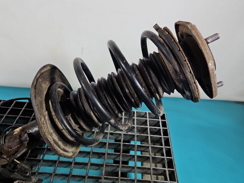 Sprężyna przód przednia Toyota Auris II 1.8 16V