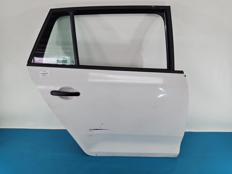 Drzwi tył prawe Skoda Rapid kombi 5d biały LF9E-9P9P Drzwi tył prawe Skoda Rapid kombi 5d biały LF9E-9P9P