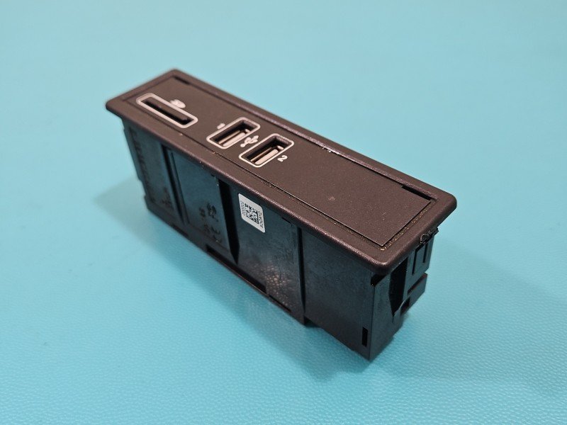 Gniazdo USB Mercedes W213 A2058200526