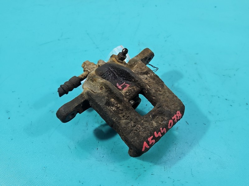 Zacisk tył lewy Hyundai Santa Fe I 2.4 16V HB