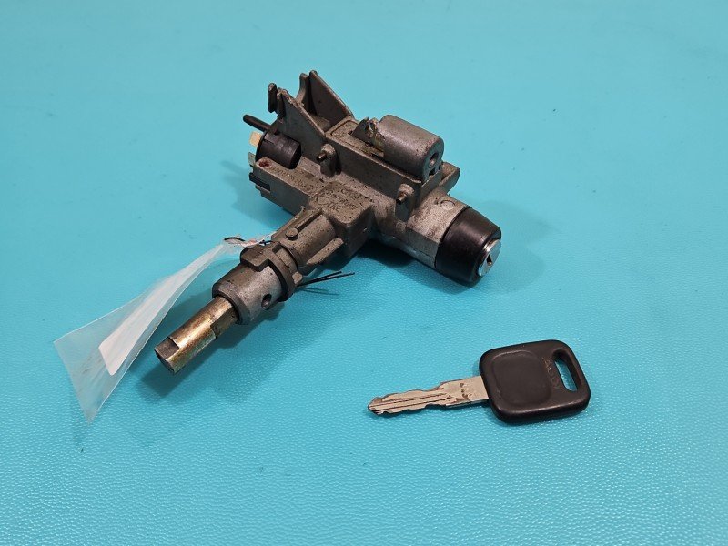 Stacyjka KLUCZYK WKŁADKA Audi 80 B4 8A0905851A Stacyjka KLUCZYK WKŁADKA Audi 80 B4 8A0905851A
