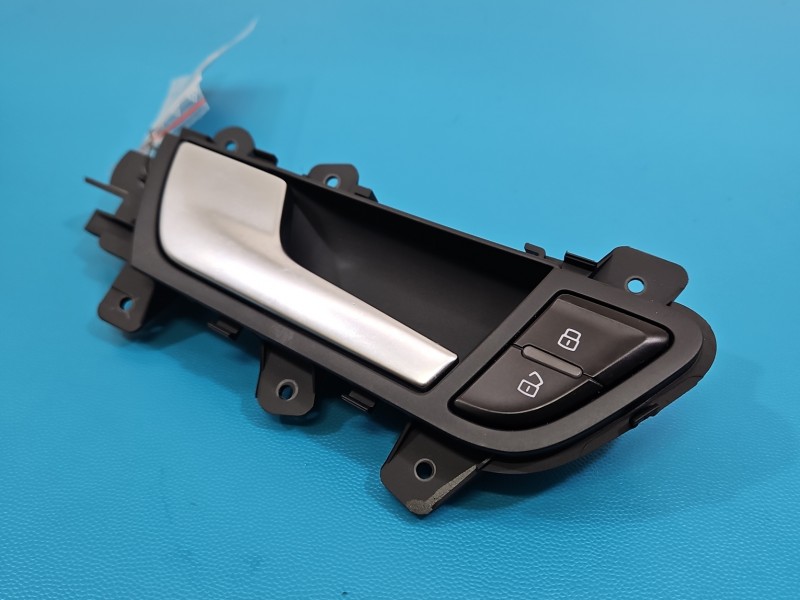 Klamka wewnętrzna przód lewa AUDI A4 B8 8K0837019