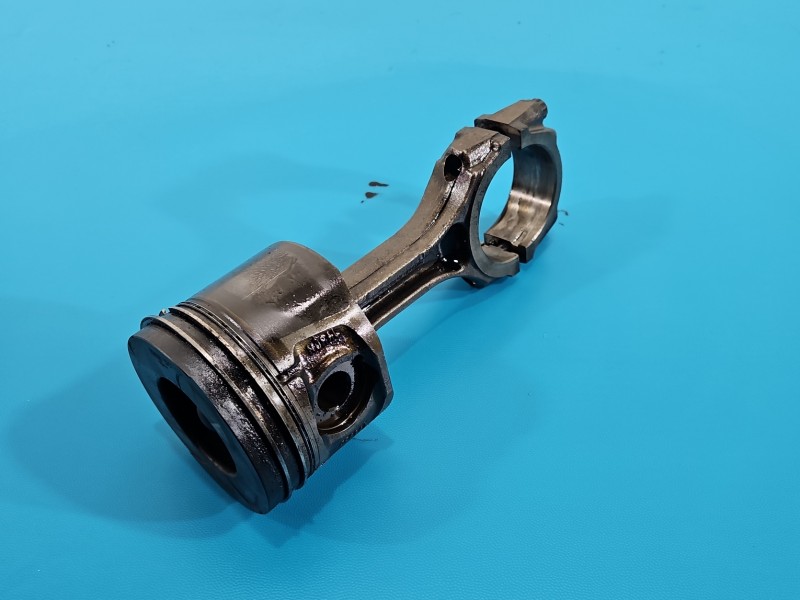 Tłok Toyota Land Cruiser 120 J120 3.0 D4D (1KD) 166KM