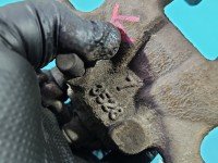 Zacisk tył prawy Nissan Qashqai I J10 06-13 1.6 dci HB