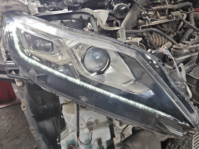 Reflektor prawy lampa przód Mitsubishi Eclipse Cross EUROPA