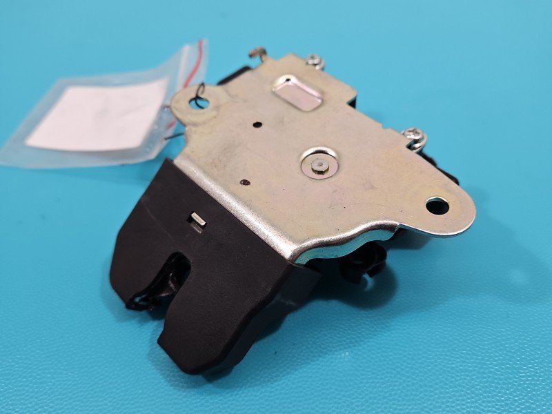 Zamek klapy tył 905033138R Renault Megane IV sedan Zamek klapy tył 905033138R Renault Megane IV sedan