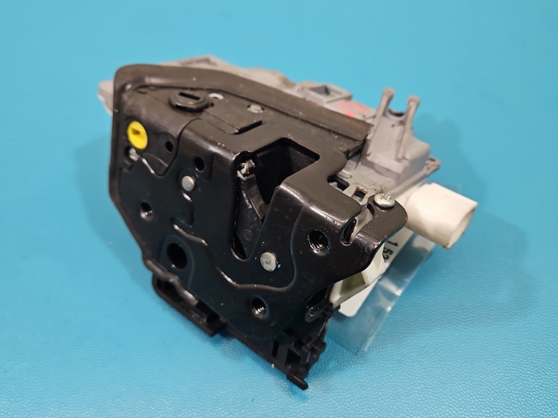 Zamek tył lewy 6010-25-032433P AUDI A4 B8