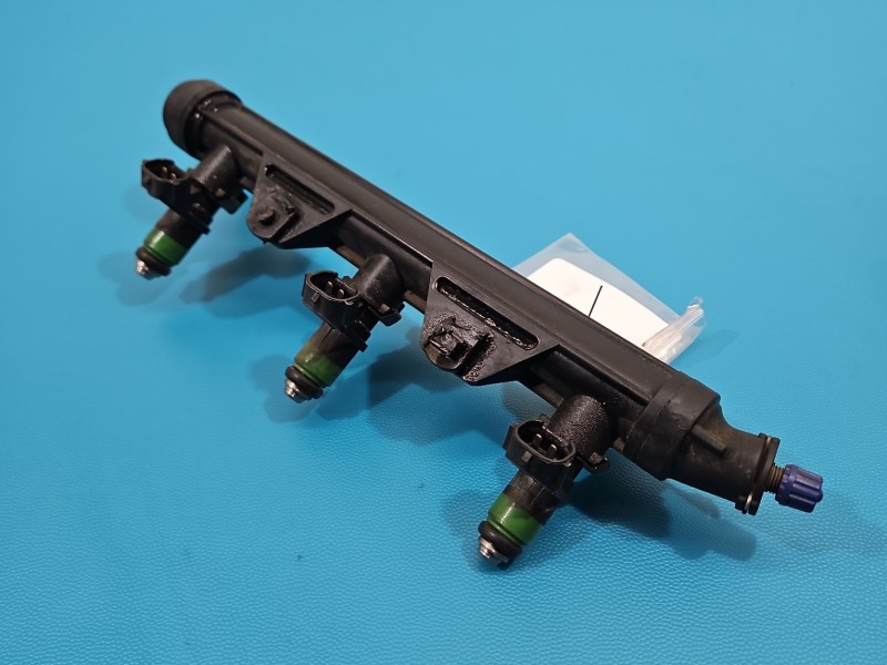 Wtryskiwacz Skoda Fabia I 03E133320 1.2 12V