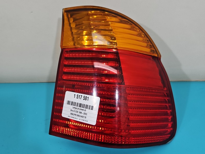 Lampa tył prawa Producent części: BMW, Z LISTWĄ ŻARÓWKOWĄ / KOMBI / POMARAŃCZOWY KIERUNEK Bmw e39 kombi