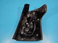 Lampa tył lewa Toyota Avensis II T25 kombi TOYOTA, KOITO 03-06 Urwane mocowanie przy wkładzie lampy EUROPA