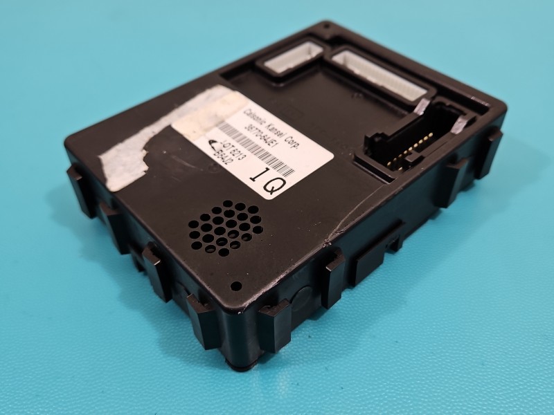 Sterownik moduł komfortu Suzuki Grand Vitara II 36770-64JE1 Suzuki, Uszkodzenie widoczne na zdjęciu