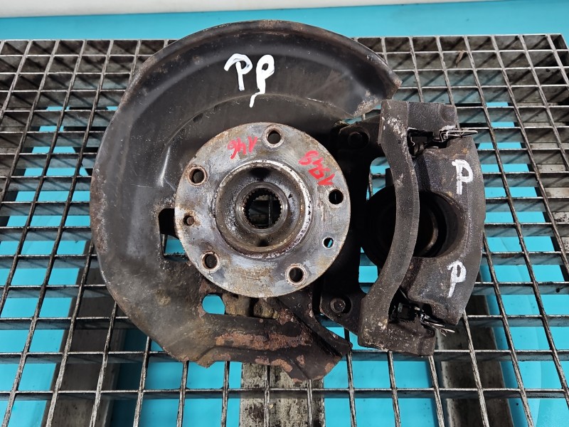 Zwrotnica prawa piasta przód 1.2 TCe Renault Kadjar