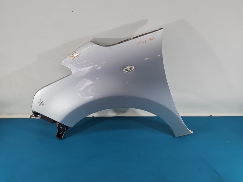 Błotnik przód lewy Citroen C3 Picasso 08-17 srebrny EZRC