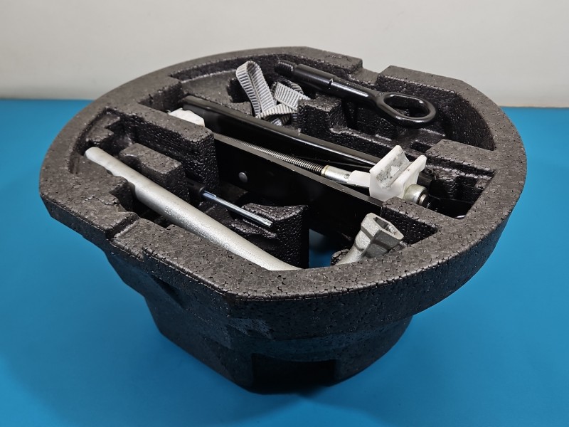 lewarek Podnośnik samochodowy trapezowy Skoda Fabia III