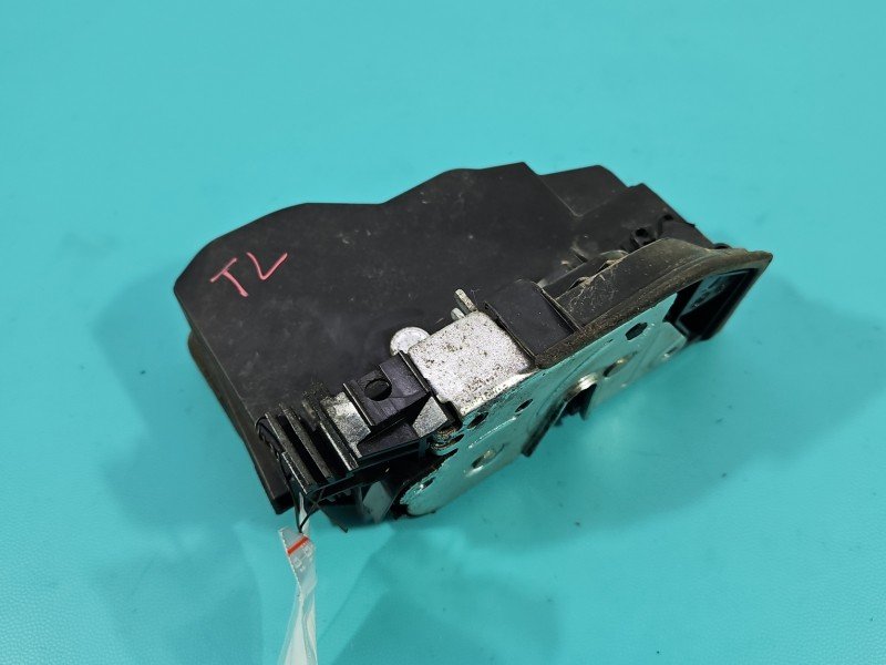 Zamek tył lewy 7229459 Bmw f10 f11 Producent części: BMW, 4pin