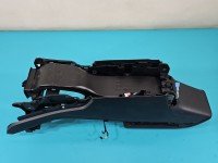 Podłokietnik TUNEL Tesla Model 3 2017- 1087897-00-B EUROPA