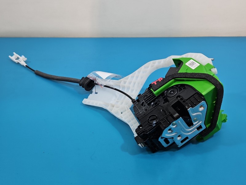 Zamek tył prawy 81420-AA000 Hyundai Elantra VII 20- 5pin