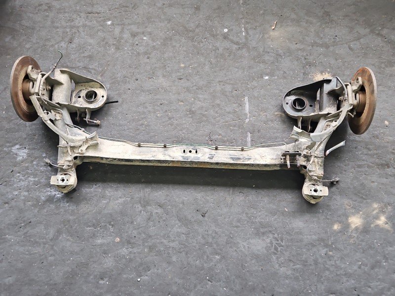 Tylna belka oś tył Renault Laguna III 2.0 16V (M4R704) Tylna belka oś tył Renault Laguna III 2.0 16V (M4R704)