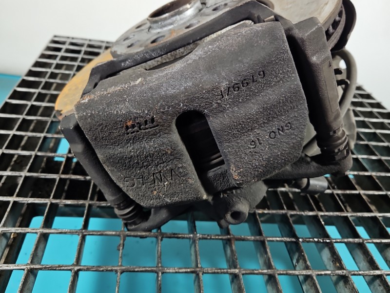 Zacisk przód prawy Skoda Superb III 2.0 tdi