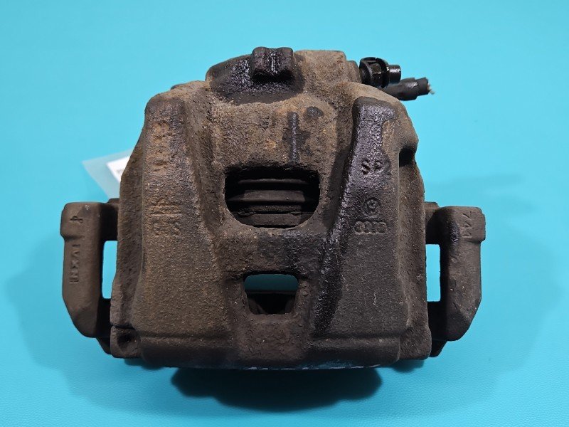 Zacisk przód prawy AUDI A4 B8 2.0 tdi CAG