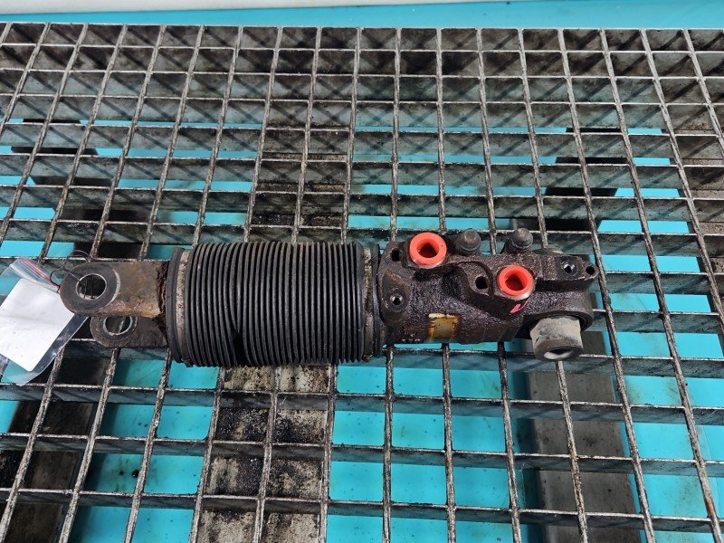 Amortyzator przód lewy przedni Toyota Land Cruiser J200 07-