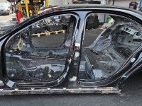 Próg lewy SŁUPEK ŚRODKOWY B Mercedes W205 sedan 4d czarny 197
