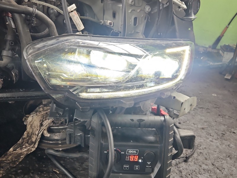 Reflektor lewy lampa przód Renault Espace V EUROPA 260608372R