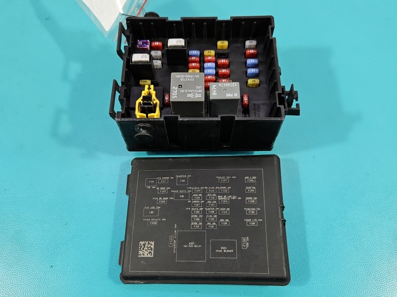 Skrzynka bezpieczników Fiat Freemont 68068355AD