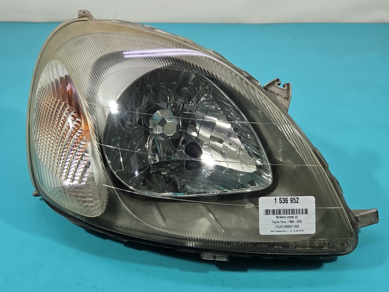 Reflektor prawy lampa przód Toyota Yaris I EUROPA