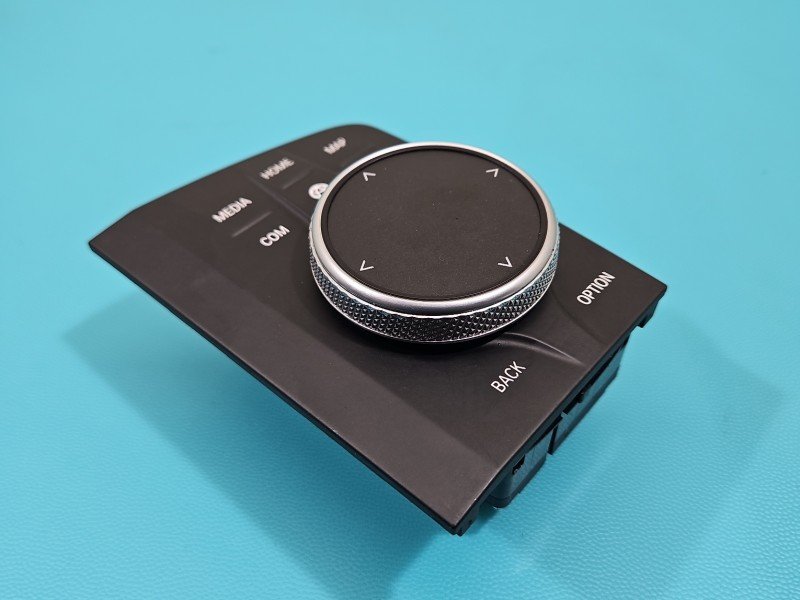 Przełącznik radia nawigacji panel BMW G20 9423194-01