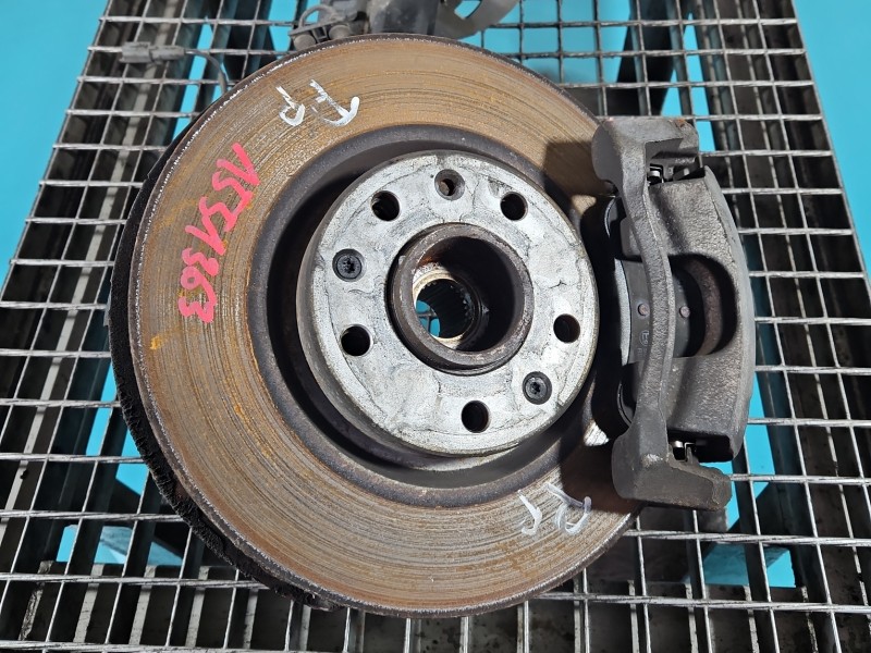 Zwrotnica prawa piasta przód 1.2 12V Peugeot 308 II T9