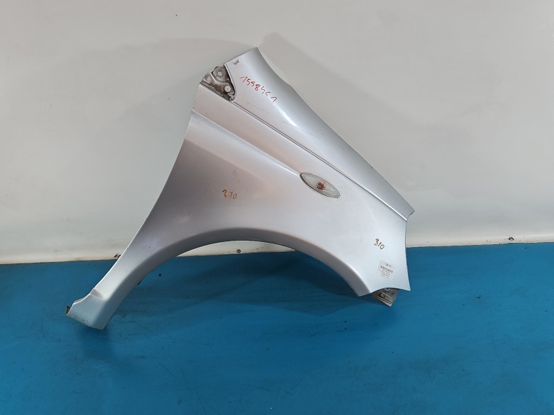 Błotnik przód prawy Toyota Yaris I 199