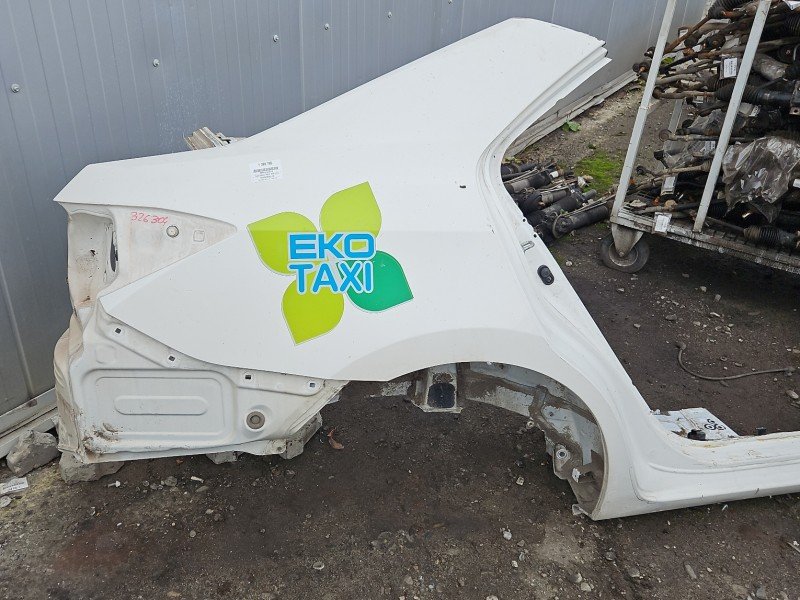 Błotnik tył prawy Toyota Corolla E16 E18 13- biały 040 ćwiartka Błotnik tył prawy Toyota Corolla E16 E18 13- biały 040 ćwiartka