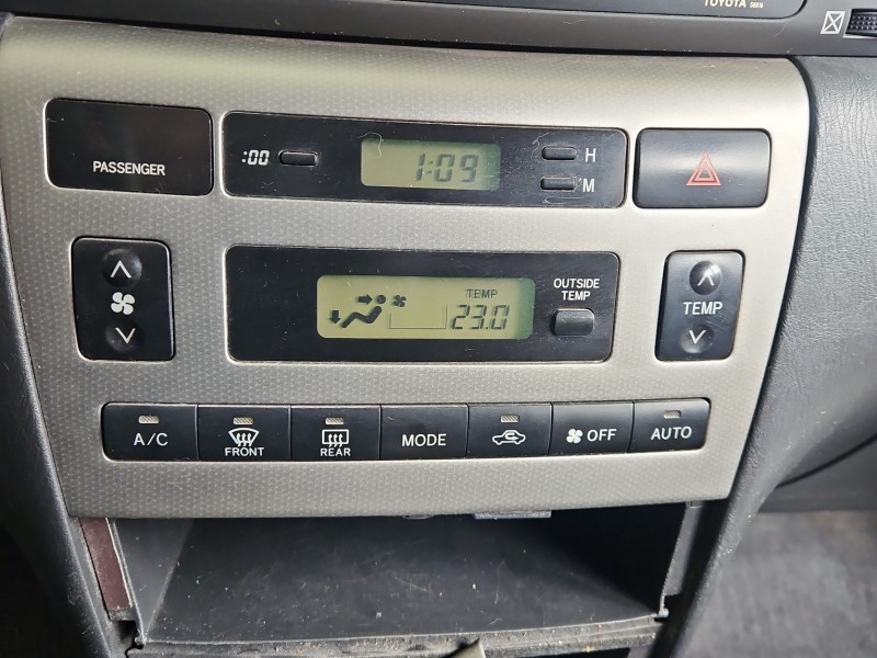 Konsola panel nawiewu Toyota Corolla E12 55411-1A240