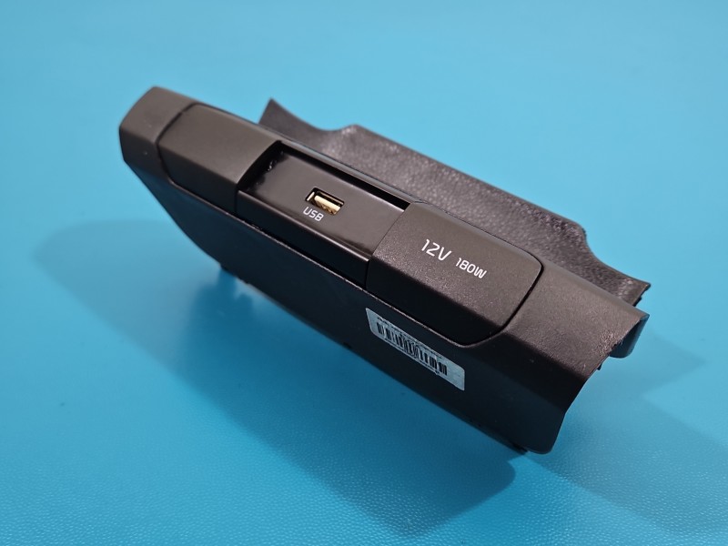 Gniazdo USB Kia Picanto III 17- 96120-G6500, 84620-G6220CA