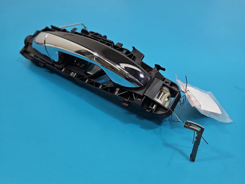 Klamka przód lewa zewnętrzna Mercedes W222 A0997601900