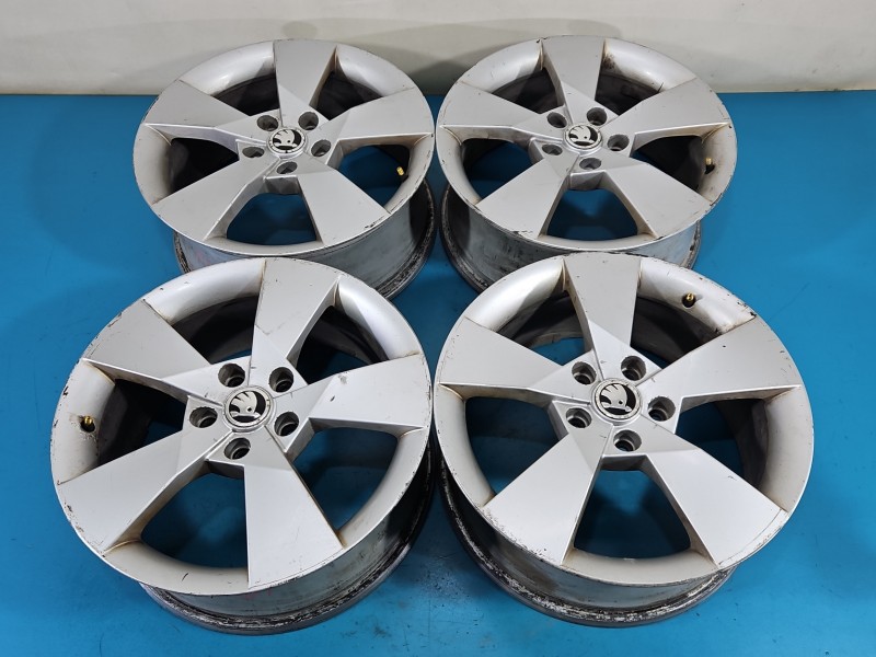alufelgi felgi 17" komplet Skoda Octavia III R17 Szerokość felgi: 7.0", Rozstaw śrub: 5x112, imprk1588940, Waga produktu z...