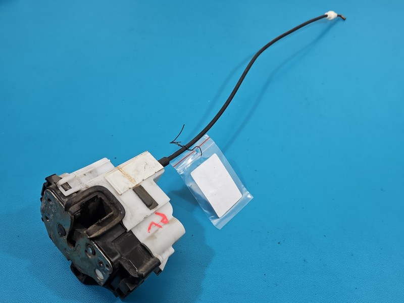 Zamek przód lewy Fiat Panda II EUROPA 4pin 46810999