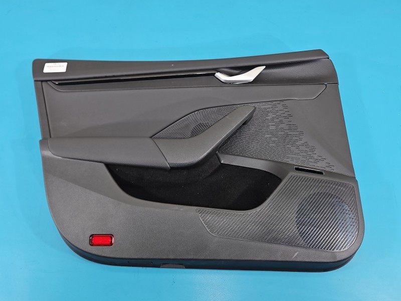 Tapicerka drzwi przód lewa boczek Skoda Octavia IV 5E3867197