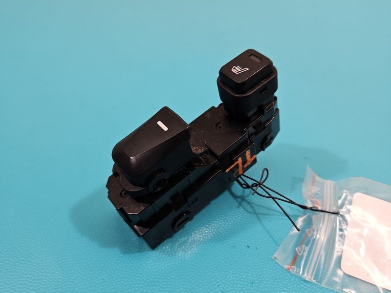 Przełącznik szyb Hyundai Ix35 09-13 383521-1310 Hyundai, T.L EU Przełącznik szyb Hyundai Ix35 09-13 383521-1310 Hyundai, T.L EU