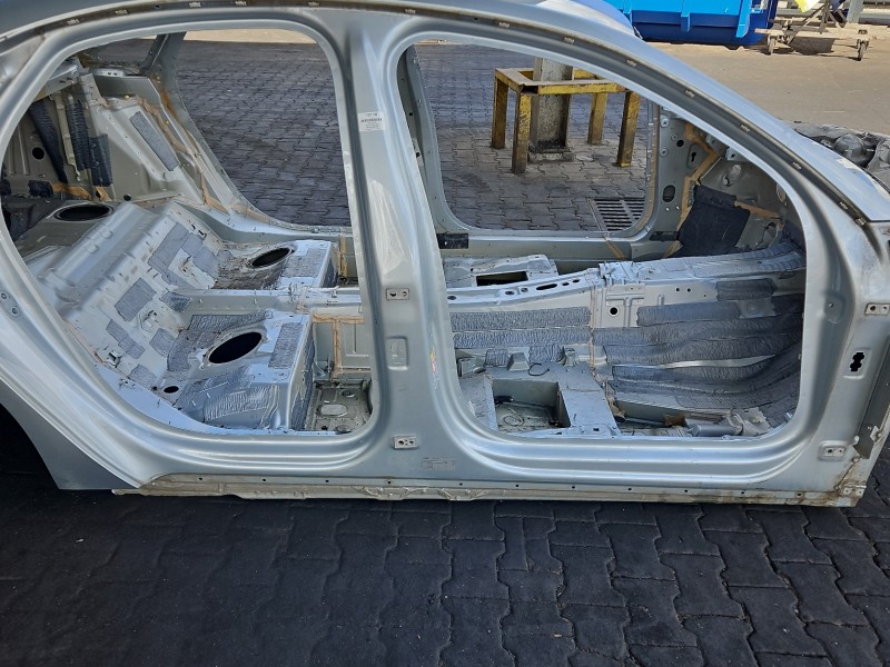 Próg prawy SŁUPEK ŚRODKOWY B AUDI A8 D4 4H sedan 4d LX7Q