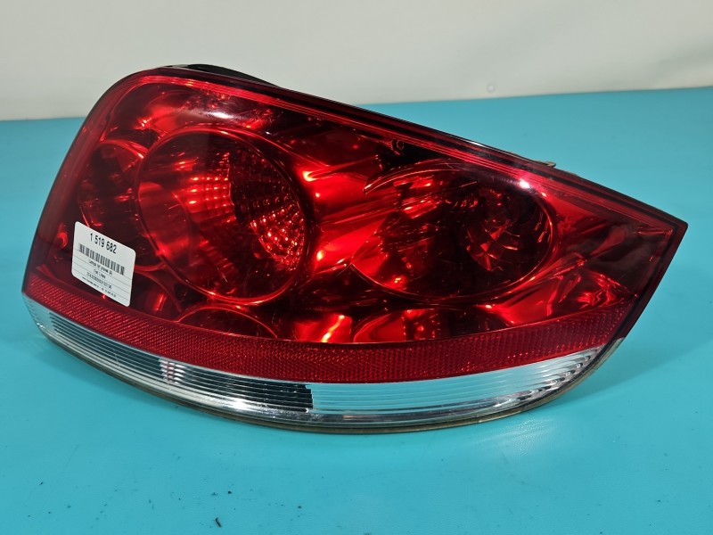 Lampa tył prawa Producent części: FIAT, MAKO Z LISTWĄ ŻARÓWKOWĄ Fiat Linea sedan