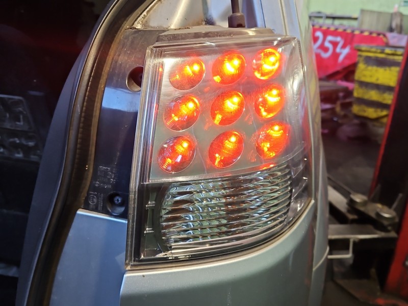 Lampa tył prawa Mitsubishi Outlander II 06-13 HB EUROPA 220-87813