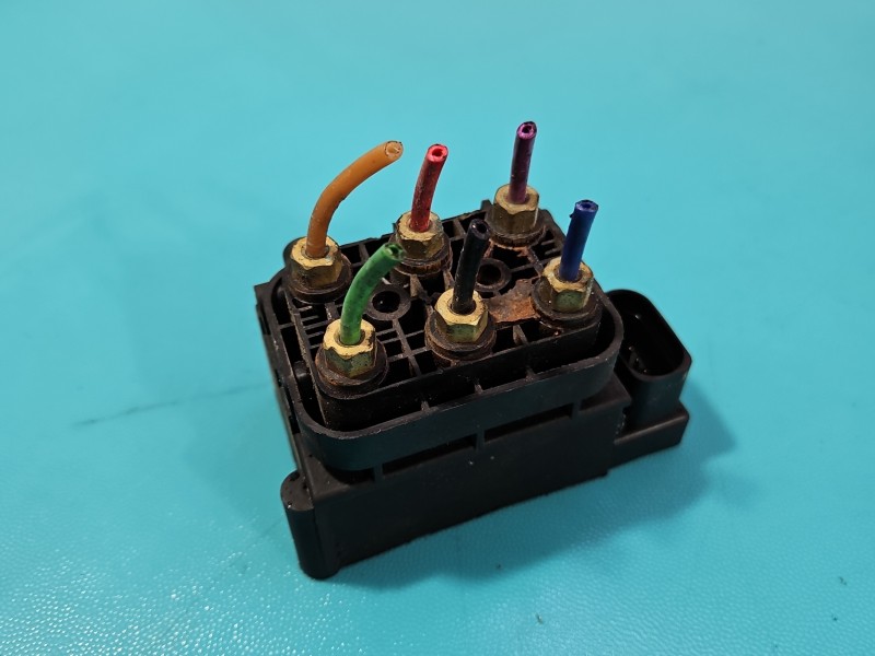 Rozdzielacz Audi A6 C6 3.0 tdi