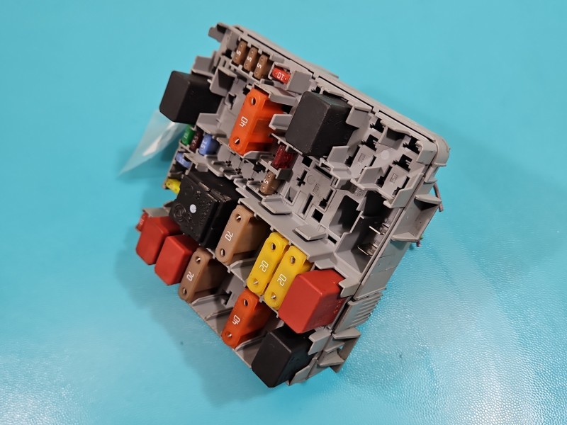 Skrzynka bezpieczników Fiat Grande Punto 13687866