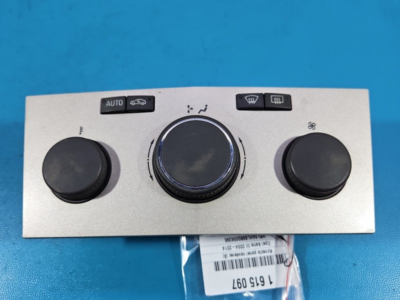 Konsola panel nawiewu Opel Astra III H 13250618