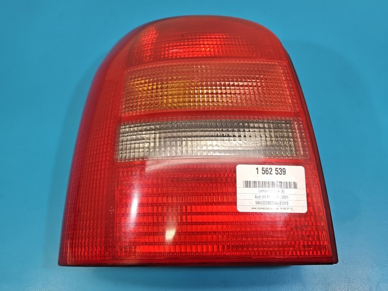 Lampa tył lewa Audi A4 B5 kombi Z LISTWĄ ŻARÓWKOWĄ 94-98 KOMBI AVANT EUROPA
